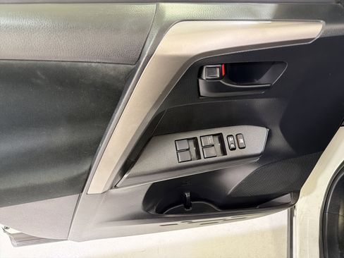 Used 2018 Toyota RAV4 LE image 14