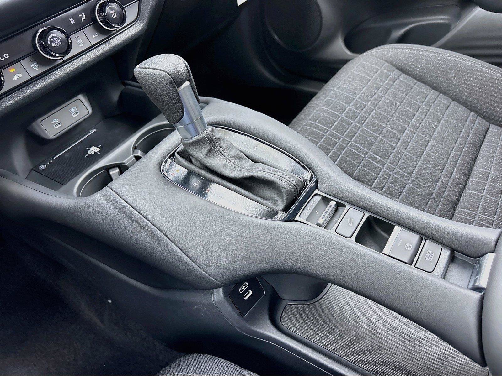 Certified 2027 Honda HR-V LX image 19
