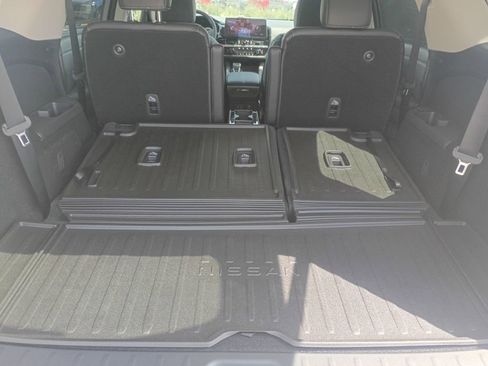 New 2026 Nissan Pathfinder Platinum image 8