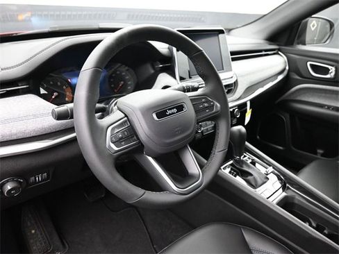 New 2026 Jeep Compass Latitude image 12