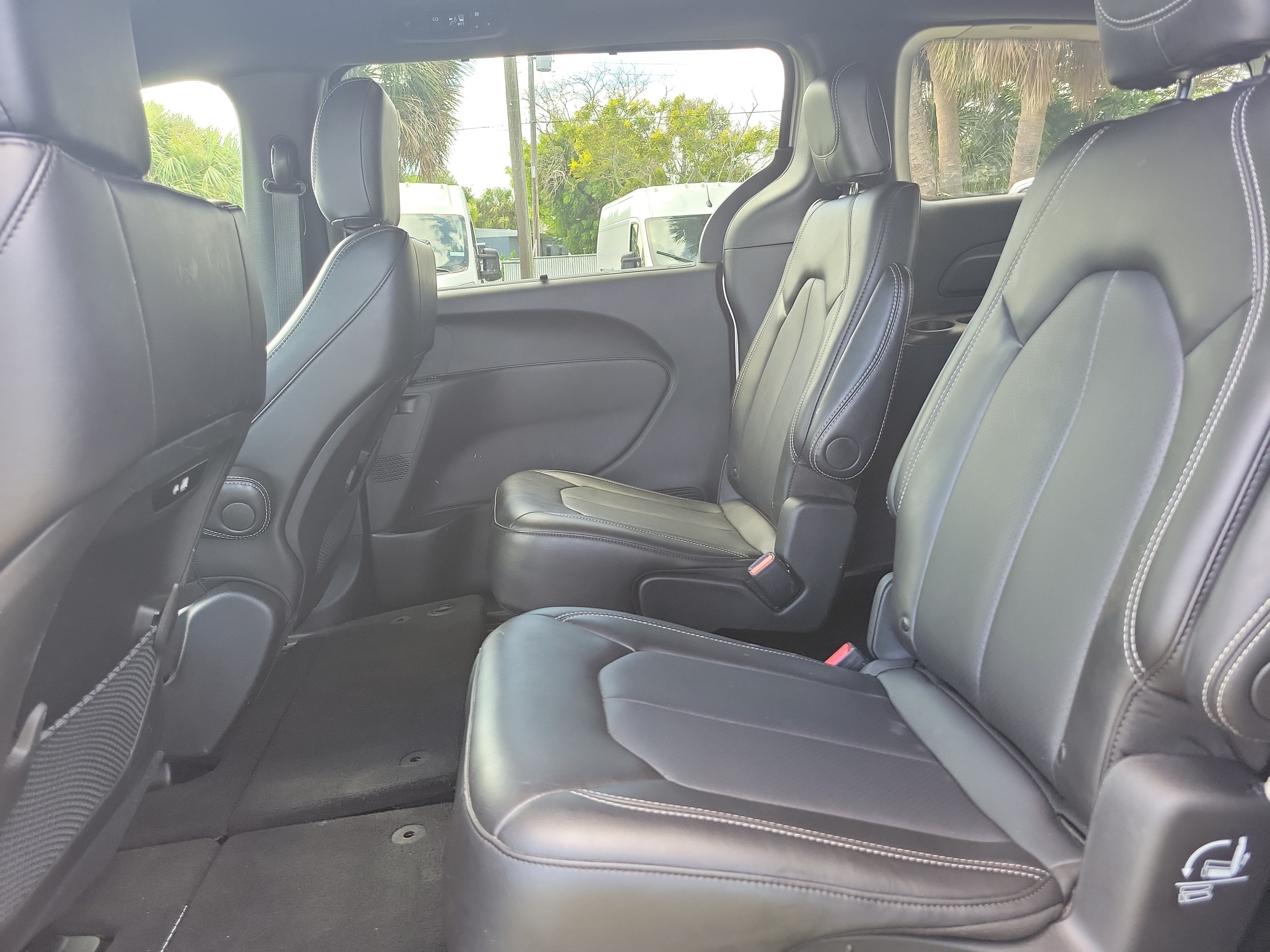 Used 2026 Chrysler Pacifica Select FWD image 10