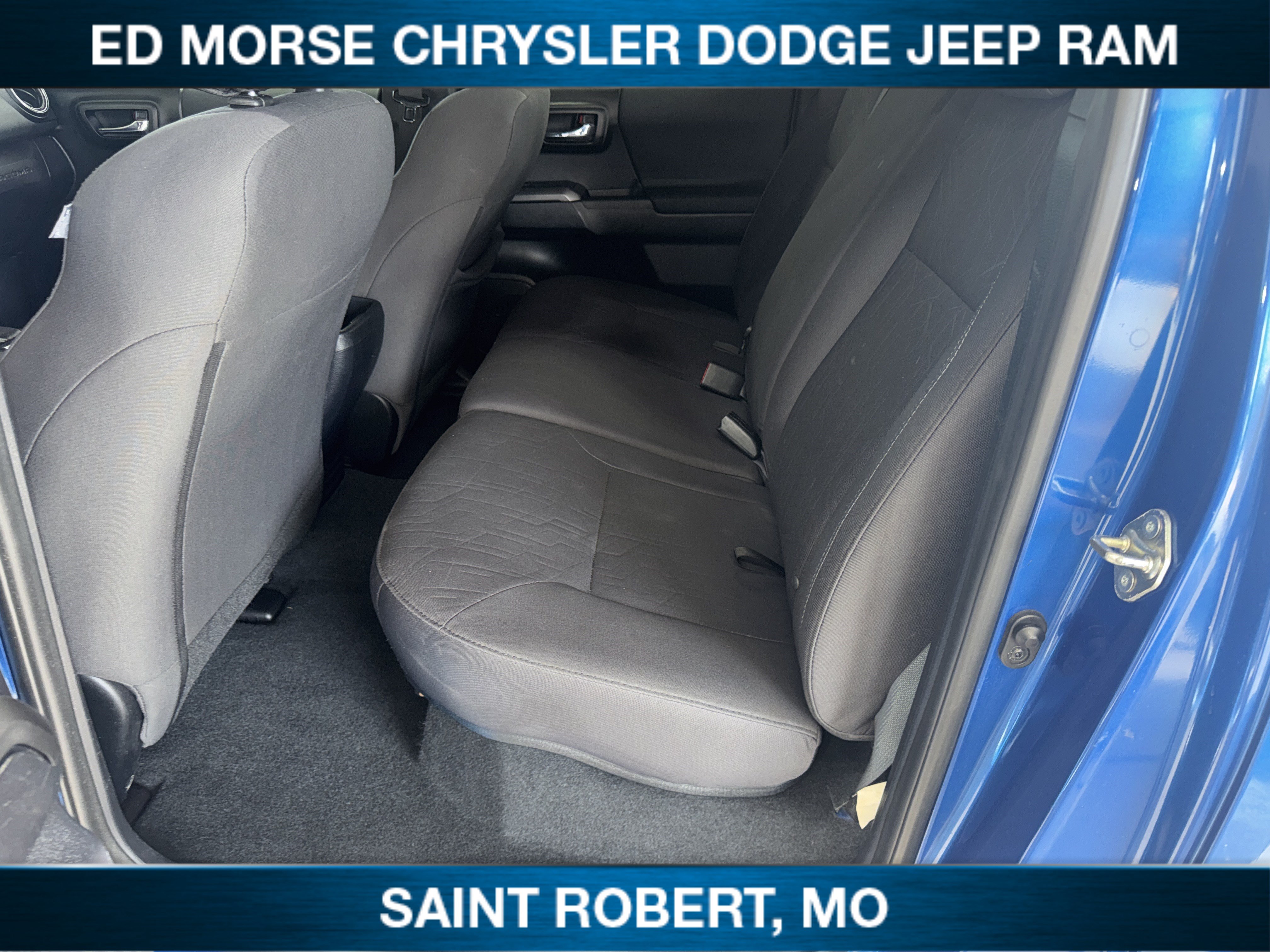 Used 2017 Toyota Tacoma TRD Sport AWD/4WD image 2