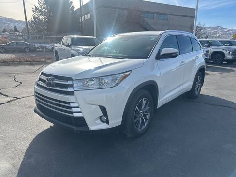 Used 2017 Toyota Highlander XLE image 9