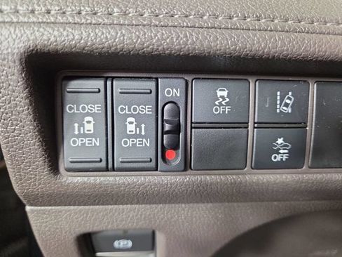 Used 2018 Honda Odyssey EX image 27
