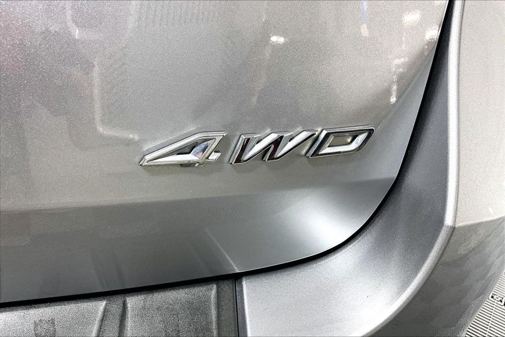 Used 2021 Ford Explorer XLT w/ Equipment Group 202A AWD/4WD image 14