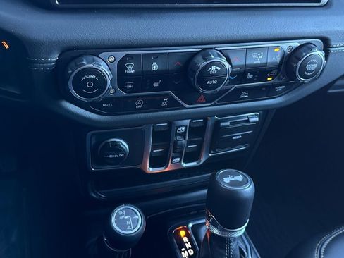 Used 2024 Jeep Wrangler Unlimited Sahara AWD/4WD image 23