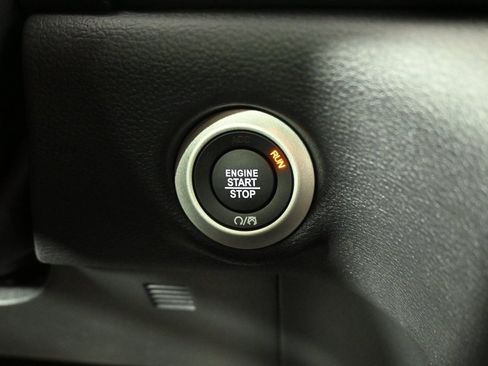 Used 2025 Chrysler Pacifica Select w/ Fav Edition Package image 35