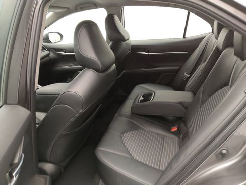 Used 2022 Toyota Camry SE image 18