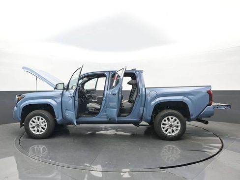 New 2026 Toyota Tacoma SR5 RWD image 31