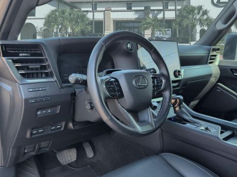 Used 2025 Lexus GX 550 AWD/4WD image 12