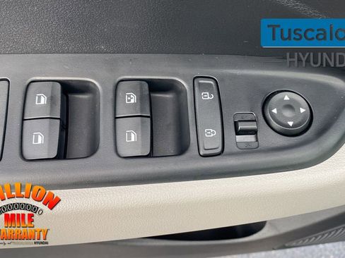 New 2025 Hyundai Venue SEL image 14