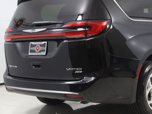 Used 2021 Chrysler Pacifica Limited AWD/4WD image 47