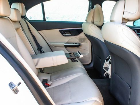 Used 2025 Mercedes-Benz C 300 4MATIC Sedan image 35
