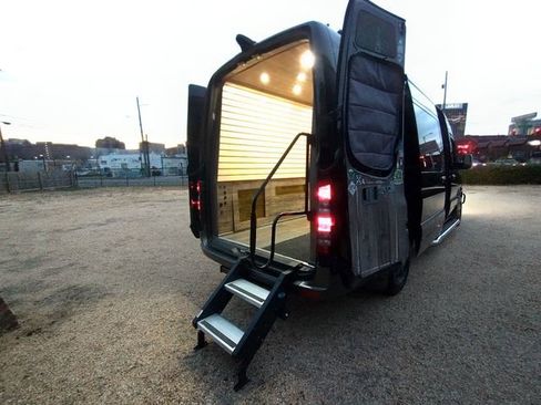 Used 2014 Mercedes-Benz Sprinter 2500 image 70