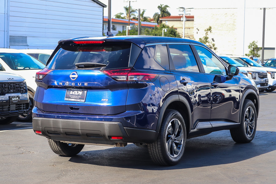 Used 2025 Nissan Rogue SV AWD/4WD image 4