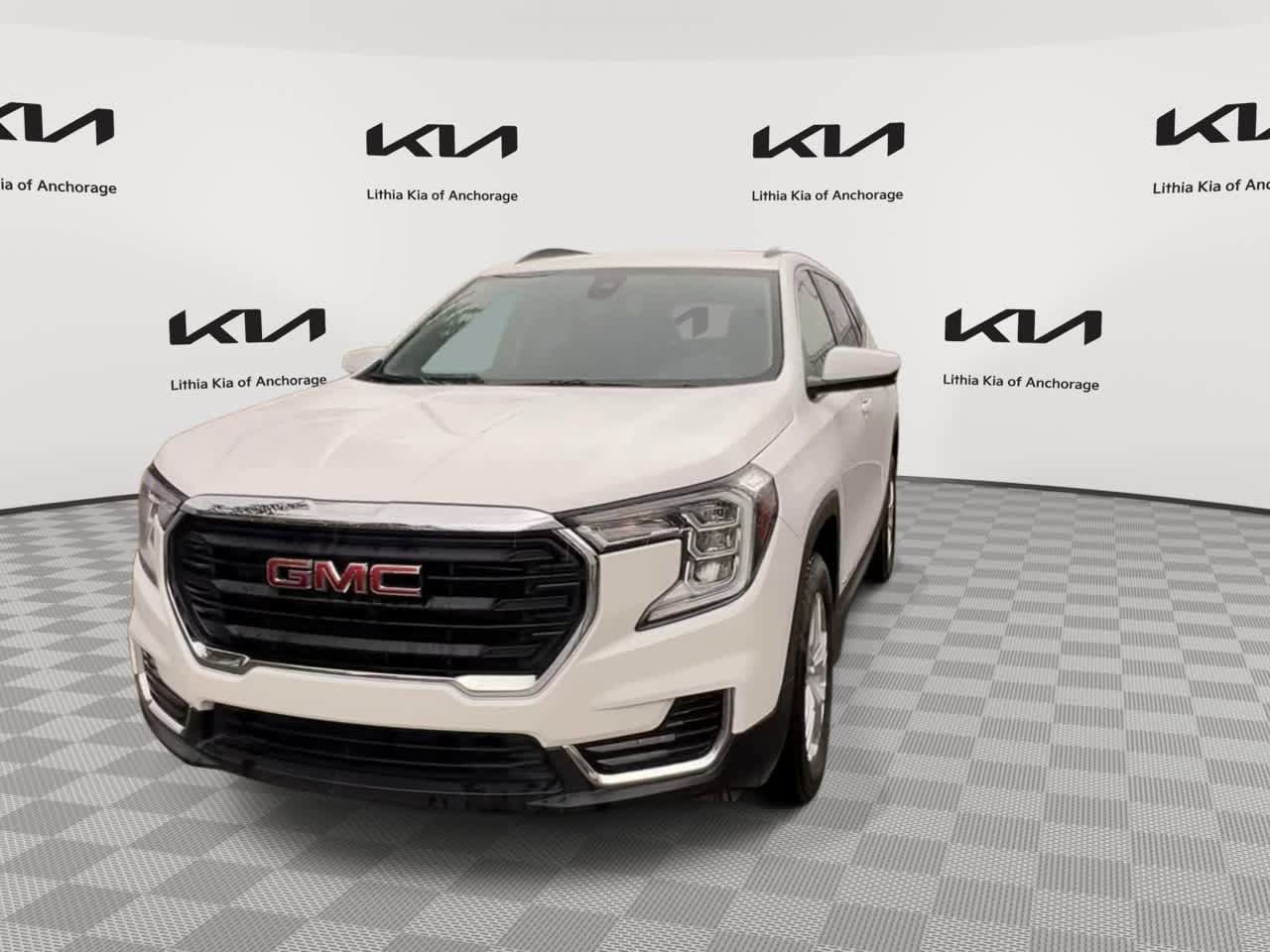 Used 2023 GMC Terrain SLE w/ Driver Convenience Package AWD/4WD image 3