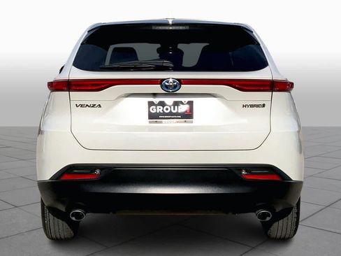 Used 2021 Toyota Venza LE image 5