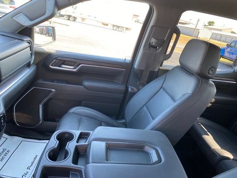 Used 2025 GMC Sierra 1500 SLT AWD/4WD image 18