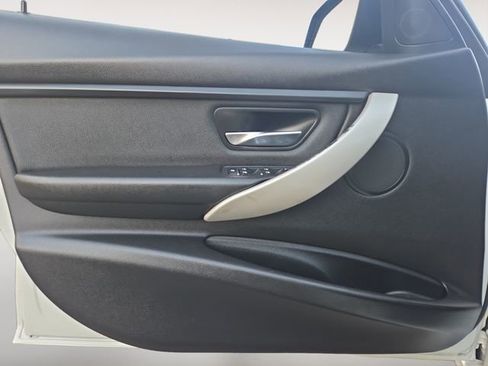 Used 2018 BMW 320i Sedan image 16