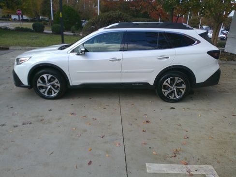 Used 2022 Subaru Outback Touring XT image 7