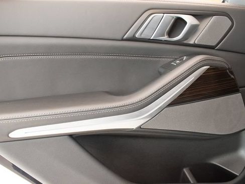 Used 2025 BMW X5 xDrive50e AWD/4WD image 19