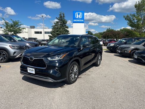 Used 2021 Toyota Highlander Platinum AWD/4WD image 1