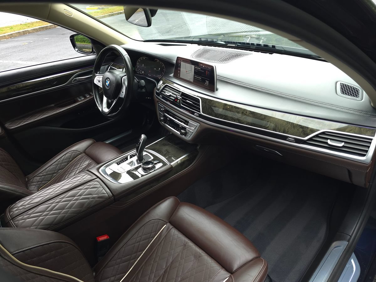 Used 2020 BMW 750i xDrive w/ Executive Package AWD/4WD image 33