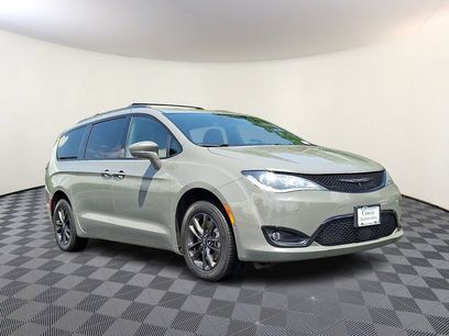 Used 2020 Chrysler Pacifica Touring-L w/ Advanced Safetytec Group