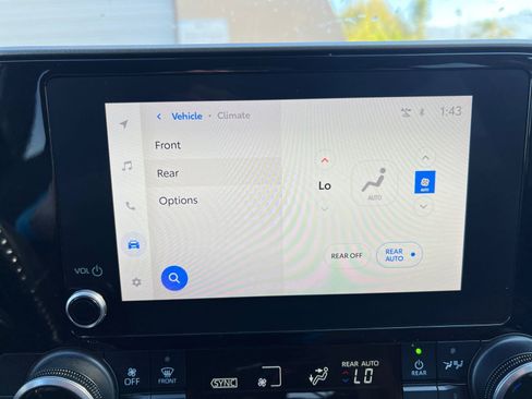 Used 2023 Toyota Highlander LE image 22