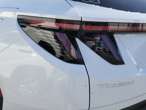 Certified 2025 Hyundai Tucson Limited AWD/4WD image 8