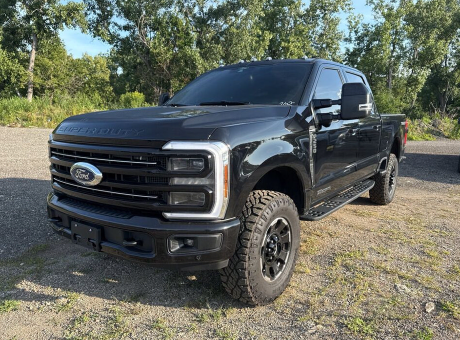 Used 2026 Ford F250 Platinum w/ Tremor Off-Road Package AWD/4WD image 2