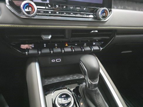 Certified 2024 Chevrolet Colorado ZR2 w/ Safety Package image 17