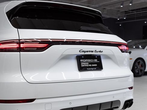 Certified 2023 Porsche Cayenne Turbo AWD/4WD image 32