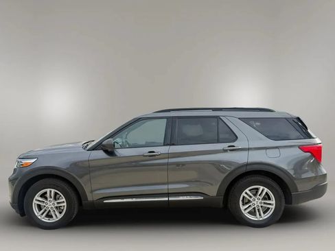 Used 2020 Ford Explorer XLT w/ Equipment Group 202A AWD/4WD image 4