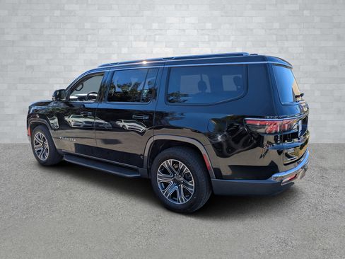 Used 2022 Jeep Wagoneer Series III w/ Flexible Seating Group image 7