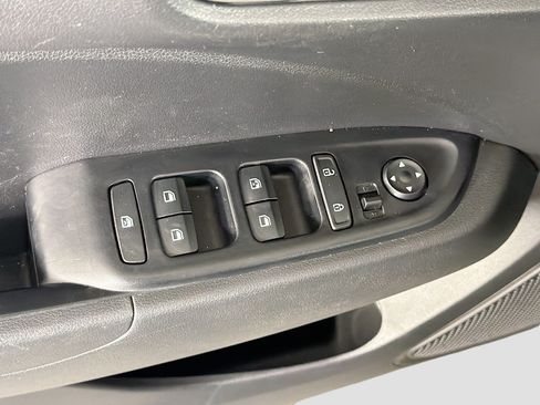 Used 2025 Hyundai Venue SEL FWD image 15