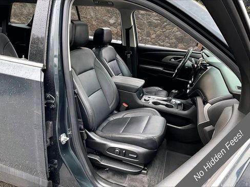 Used 2019 Chevrolet Traverse LT w/ LT Premium Package AWD/4WD image 7