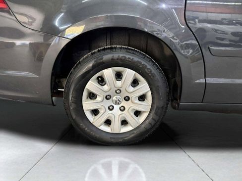 Used 2012 Volkswagen Routan S image 53