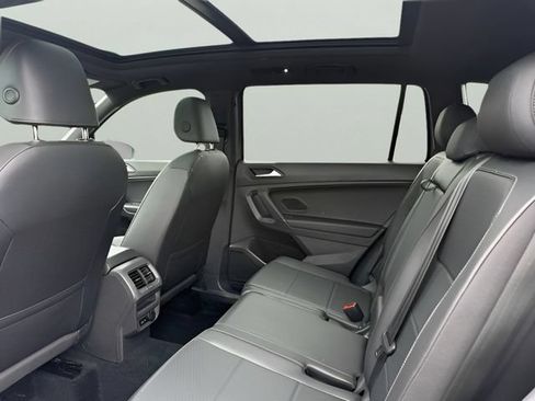 Used 2020 Volkswagen Tiguan SE R-Line AWD/4WD image 10