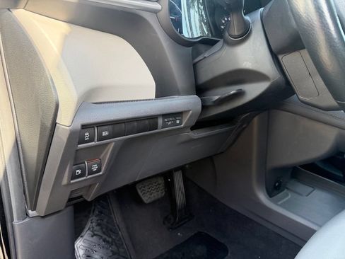 Used 2024 Toyota Sienna XLE FWD image 22