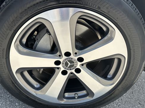Used 2018 Mercedes-Benz GLC 300 4MATIC image 15