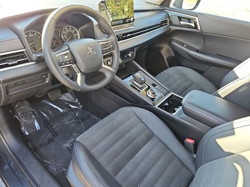 Used 2024 Mitsubishi Outlander SE image 17
