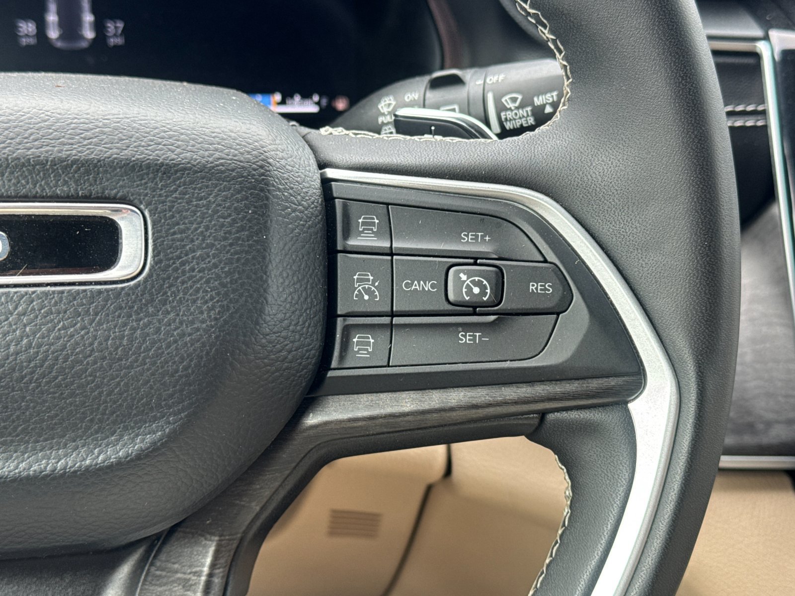 Used 2024 Jeep Grand Cherokee Limited AWD/4WD image 29