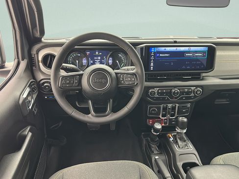 Used 2024 Jeep Wrangler Unlimited AWD/4WD image 10
