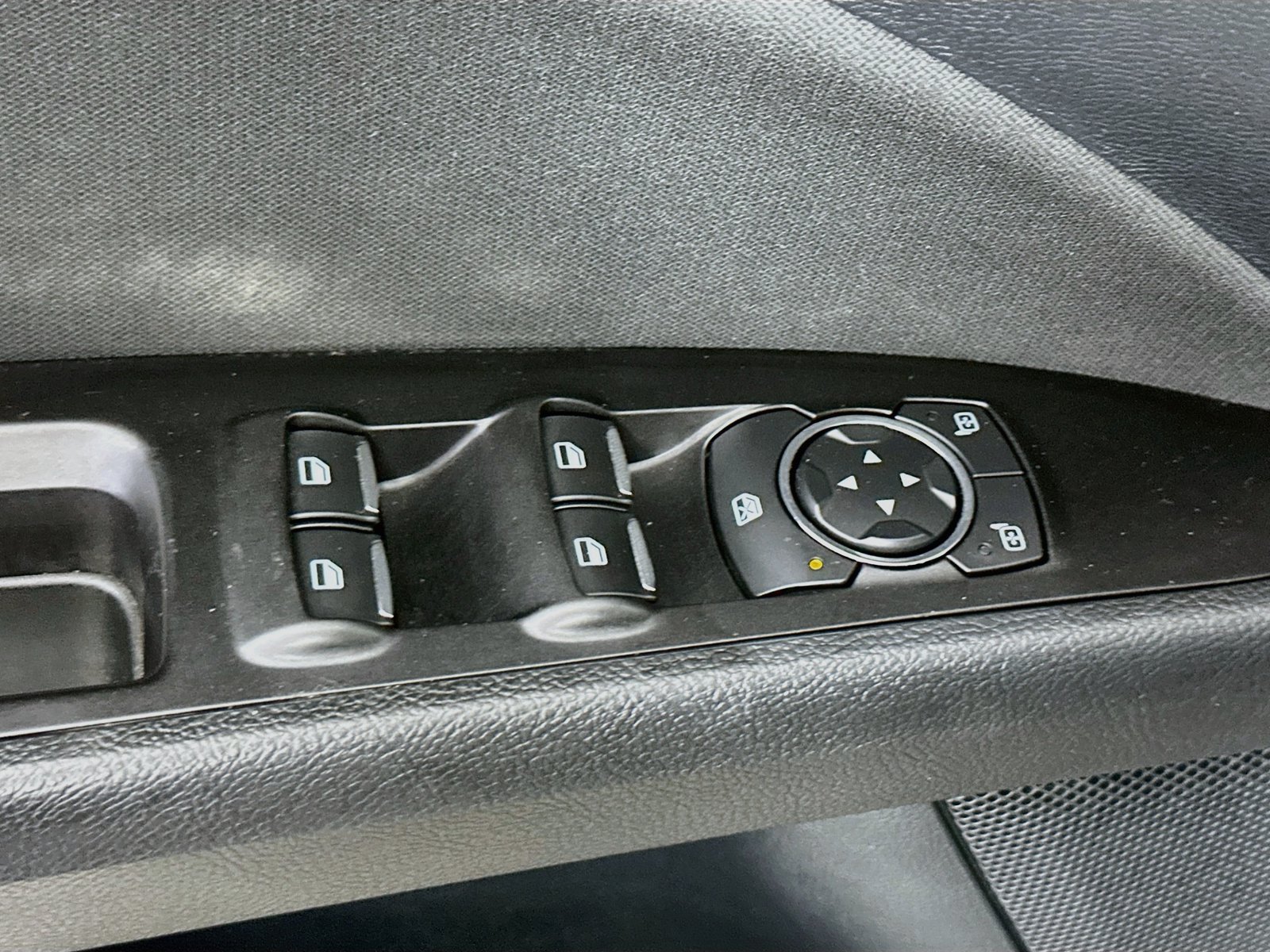 Used 2017 Ford Fusion SE w/ Equipment Group 201A FWD image 18