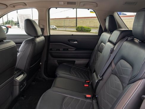 Used 2022 Nissan Pathfinder Platinum w/ Cargo Package image 15