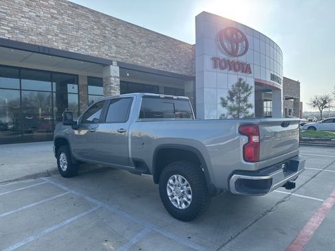 Used 2025 Chevrolet Silverado 2500 LT image 3