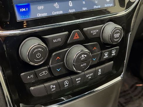 Used 2022 Jeep Grand Cherokee Laredo X image 15