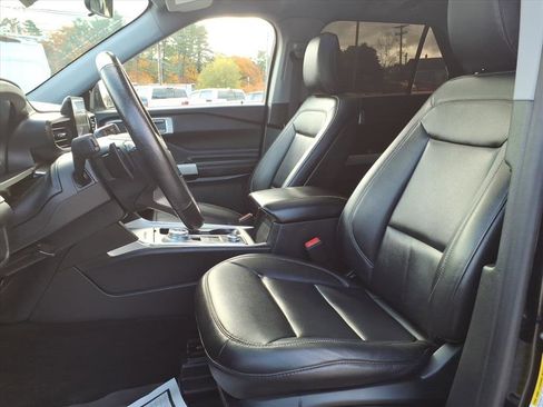 Certified 2020 Ford Explorer XLT w/ Equipment Group 202A image 13