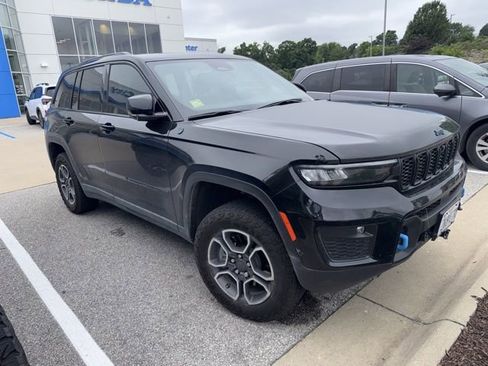 Used 2024 Jeep Grand Cherokee Trailhawk w/ Advanced Protech Group II AWD/4WD image 4